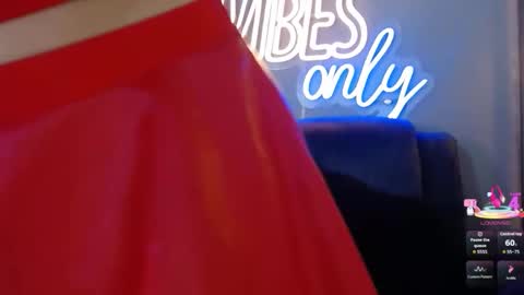 Snapshot of anny_loves chatting on February 10, 6:12 pm anny_loves online show from February 10, 6:12 pm