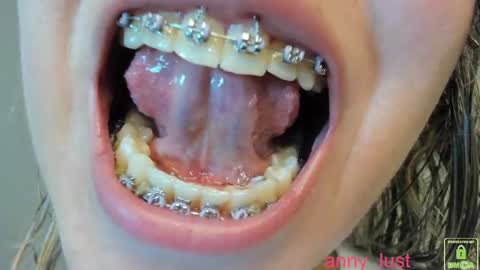 Issabela online show from January 17, 2:55 pm