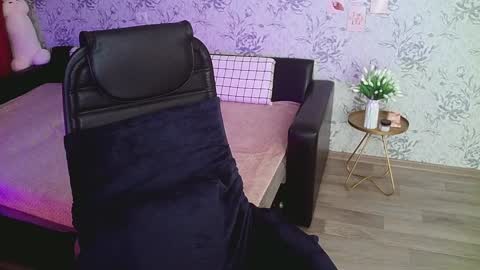 Annie online show from December 20, 7:01 am