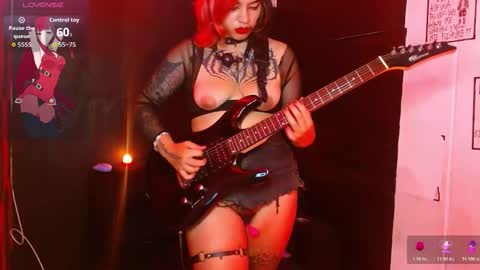 Snapshot of anny_velvetpain chatting on December 17, 1:22 am Annie online show from December 17, 1:22 am