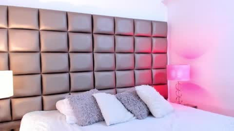 Snapshot of annyhizzle chatting on February 3, 9:07 pm online show from February 3, 9:07 pm