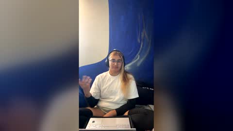 Angel online show from April 30, 6:47 pm