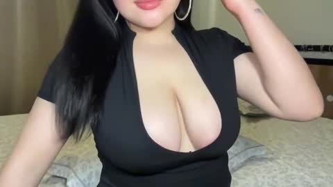 Snapshot of anora_sunny chatting on December 17, 6:36 pm Any online show from December 17, 6:36 pm