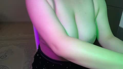 Snapshot of anora_sunny chatting on June 3, 4:56 pm Any online show from June 3, 4:56 pm