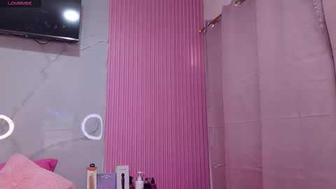 Snapshot of anthonela19_ chatting on February 7, 1:48 pm anthonela19_ online show from February 7, 1:48 pm