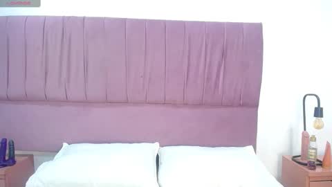 Anthonelaa   online show from February 23, 1:10 pm