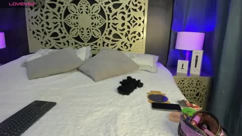 anthonelaDuque online show from February 2, 11:51 am