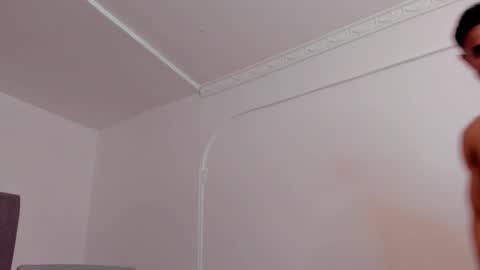 Adonys Creeb online show from December 5, 5:49 am