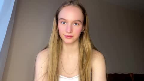 Snapshot of antionettepulgarin chatting on February 28, 3:24 pm Viktoria online show from February 28, 3:24 pm