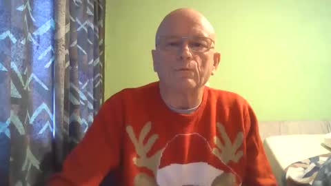 Snapshot of antmatt2025 chatting on December 17, 9:15 am antmatt2025 online show from December 17, 9:15 am