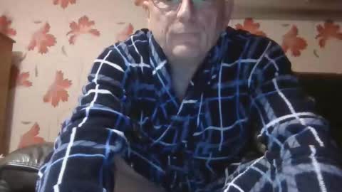 Snapshot of antmatt2025 chatting on December 23, 8:34 am antmatt2025 online show from December 23, 8:34 am