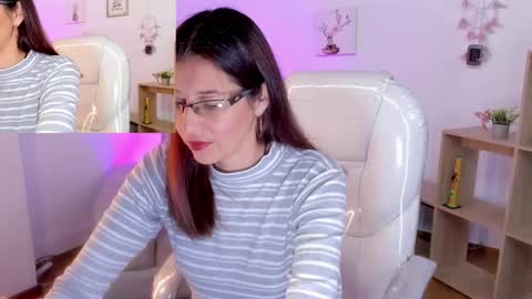 Snapshot of antoneella__ chatting on February 24, 12:16 pm Antonella online show from February 24, 12:16 pm