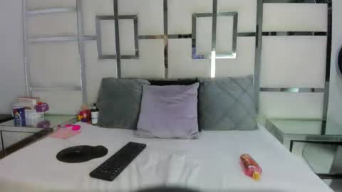 Snapshot of antonelablaze chatting on April 27, 3:26 am AntonelaBlaze online show from April 27, 3:26 am