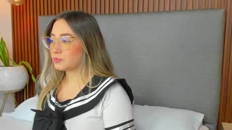 A N T O N E L L A  online show from January 7, 11:58 am