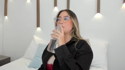 A N T O N E L L A  online show from January 23, 3:11 pm