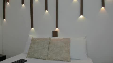 A N T O N E L L A  online show from January 28, 12:00 pm