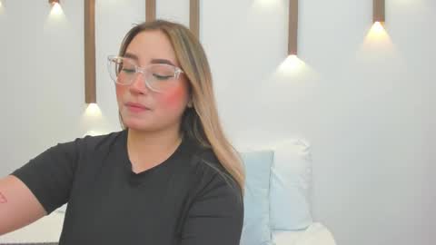 A N T O N E L L A  online show from February 21, 1:44 pm