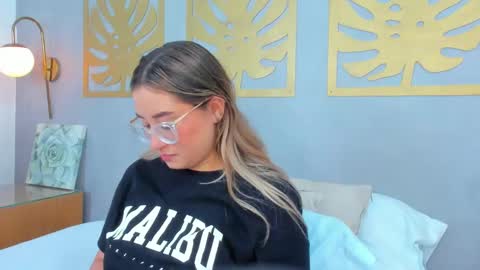 A N T O N E L L A  online show from March 12, 10:39 pm