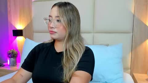 A N T O N E L L A  online show from October 20, 12:38 pm