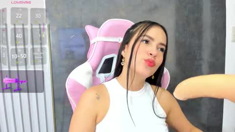 Snapshot of antonella_guzman_ chatting on December 14, 11:59 am Antonella online show from December 14, 11:59 am