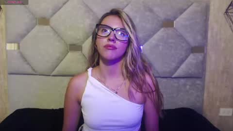 Snapshot of antonella_rose3 chatting on July 14, 2:34 pm Valentina online show from July 14, 2:34 pm