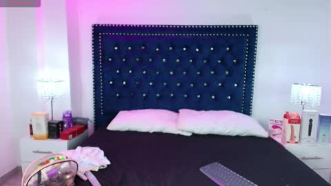 Antonella  online show from November 18, 3:45 am