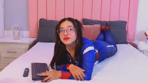 Antonella online show from April 7, 12:00 am