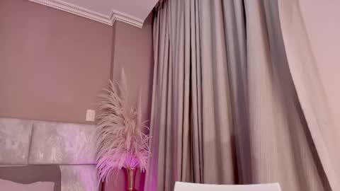 AntonellaHall  online show from March 25, 6:25 pm