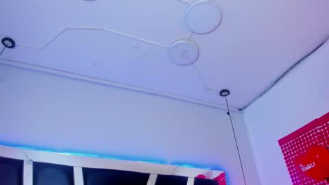 Snapshot of antonellepiercee chatting on February 15, 11:28 am A N T O N E L L E online show from February 15, 11:28 am