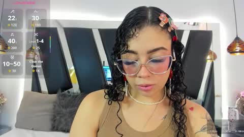 Snapshot of antonellepiercee chatting on November 5, 11:32 am A N T O N E L L E online show from November 5, 11:32 am