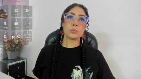 Snapshot of antonellepiercee chatting on November 12, 11:32 am A N T O N E L L E online show from November 12, 11:32 am