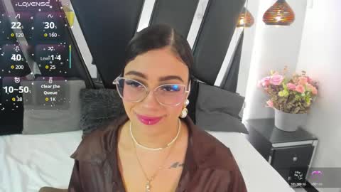 Snapshot of antonellepiercee chatting on November 28, 11:24 am A N T O N E L L E online show from November 28, 11:24 am