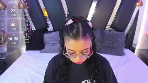 Snapshot of antonellepiercee chatting on November 29, 11:02 am A N T O N E L L E online show from November 29, 11:02 am