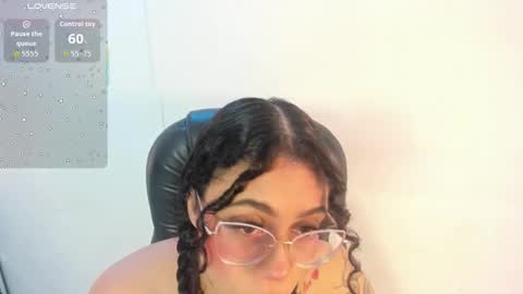 Snapshot of antonellepiercee chatting on November 30, 11:25 am A N T O N E L L E online show from November 30, 11:25 am