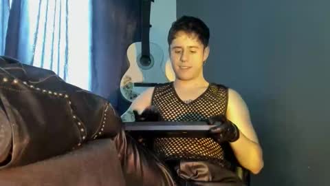 Snapshot of antonnello_ chatting on December 19, 4:14 pm antonnello_ online show from December 19, 4:14 pm