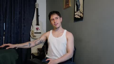 Snapshot of antonnello_ chatting on February 22, 4:13 am antonnello_ online show from February 22, 4:13 am