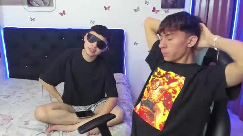 Antony y thiago online show from November 14, 5:06 am