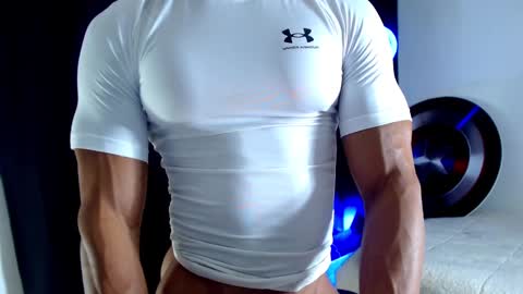 Instagram miguelangel1802  online show from October 21, 5:24 pm