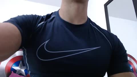 Instagram miguelangel1802  online show from April 2, 1:47 am