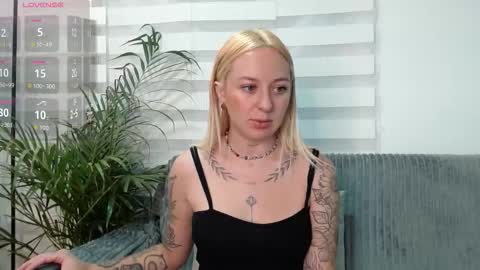 Snapshot of anttoniia chatting on February 8, 11:19 pm Antonia online show from February 8, 11:19 pm