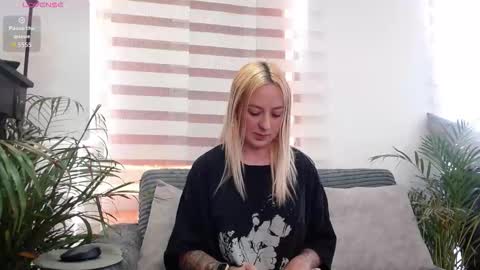 Snapshot of anttoniia chatting on February 28, 7:04 pm Antonia online show from February 28, 7:04 pm