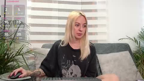 Snapshot of anttoniia chatting on March 2, 12:23 pm Antonia online show from March 2, 12:23 pm