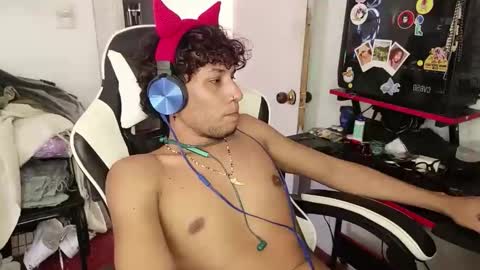 AnuarDHM online show from November 9, 5:55 pm