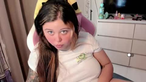   Independent model  online show from March 11, 6:03 pm