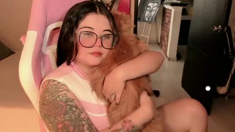   Independent model  online show from May 22, 5:51 pm