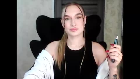 Snapshot of anyasmack chatting on December 4, 7:00 pm AnyaSmack online show from December 4, 7:00 pm