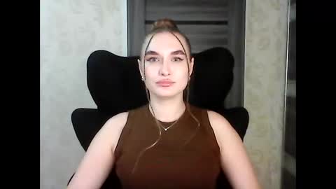 Snapshot of anyasmack chatting on December 13, 10:37 pm AnyaSmack online show from December 13, 10:37 pm