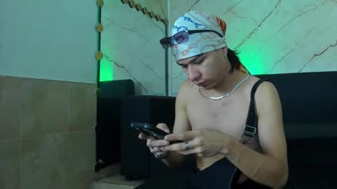 Snapshot of anyelo_sexyhot chatting on October 6, 10:45 am anyelo_sexyhot online show from October 6, 10:45 am