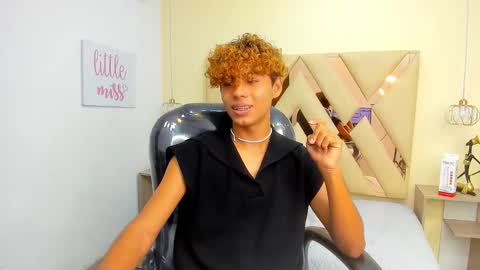 anyelotwink online show from January 31, 7:11 pm