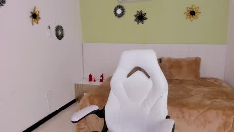 Anyy Honey online show from November 18, 6:45 pm